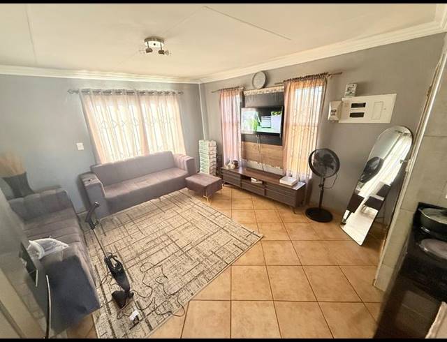 2 BEDROOM HOUSE FOR SALE IN VANDERBIJLPARK CE 3